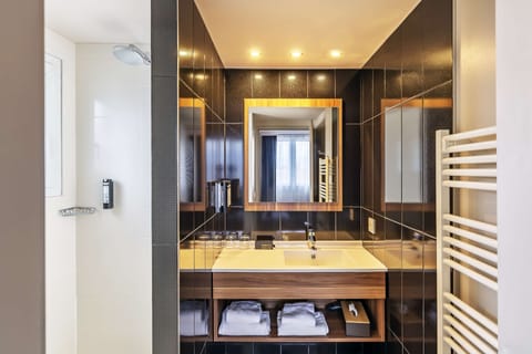 Shower, eco-friendly toiletries, hair dryer, towels