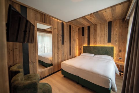 Panoramic Room, 1 Double Bed, Mountain View | In-room safe, desk, laptop workspace, soundproofing