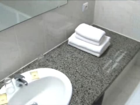 Bathroom sink