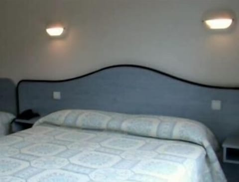 Desk, soundproofing, iron/ironing board, WiFi