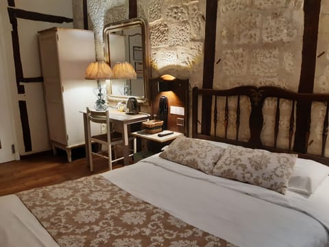 Comfort Double Room | Soundproofing, iron/ironing board, free WiFi