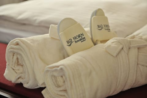 Couples treatment rooms, sauna, hot tub, steam room, Turkish bath