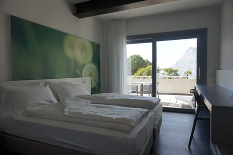 Superior Room, Lake View | In-room safe, desk, free WiFi, bed sheets