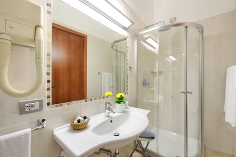 Shower, free toiletries, bidet, towels