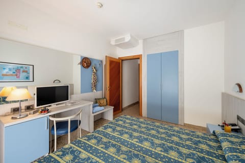 Standard Double Room, Balcony | Down comforters, in-room safe, desk, bed sheets