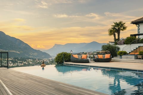 Indoor pool, seasonal outdoor pool, pool umbrellas, sun loungers