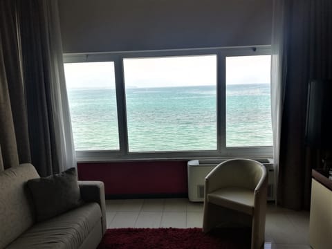 Executive Double Room, Lake View | Minibar, in-room safe, desk, free WiFi