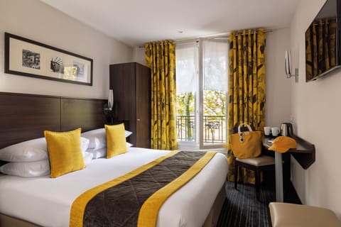 Superior Double Room | In-room safe, desk, blackout drapes, soundproofing