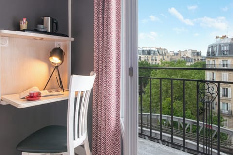 Panoramic Double Room | In-room safe, desk, soundproofing, free WiFi