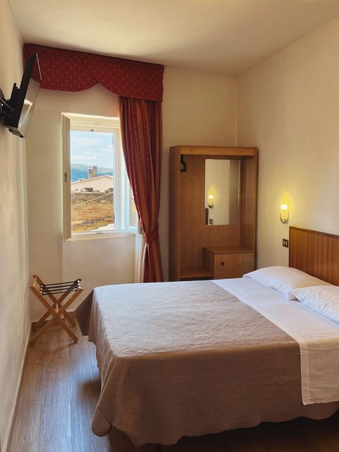 Double or Twin Room | Desk, iron/ironing board, free WiFi