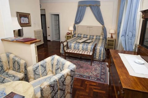 Superior Double Room | Minibar, in-room safe, desk, iron/ironing board