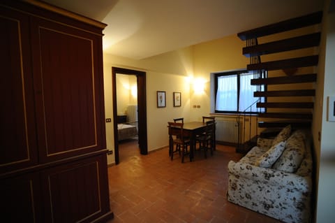 Classic Apartment, 2 Bedrooms, 2 Bathrooms, Garden View | Living room