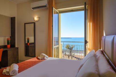 Triple Room | Minibar, in-room safe, desk, cribs/infant beds