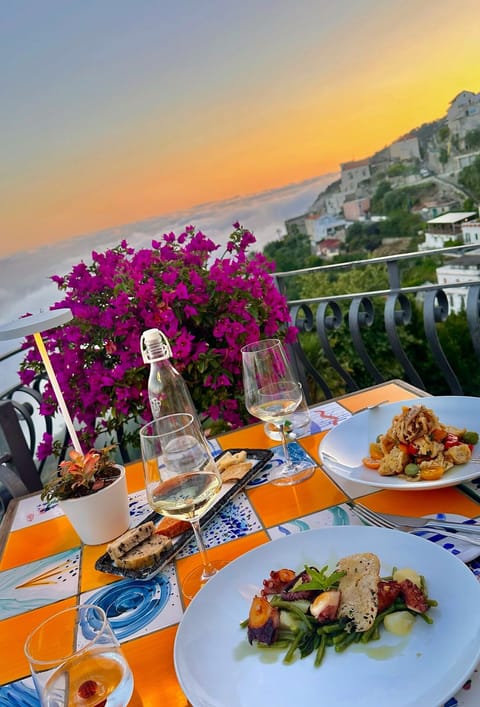 Breakfast, lunch, dinner served; Regional cuisine, ocean views 