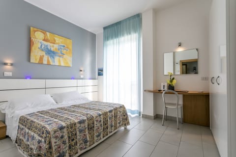 Standard Room | In-room safe, desk, blackout drapes, free WiFi