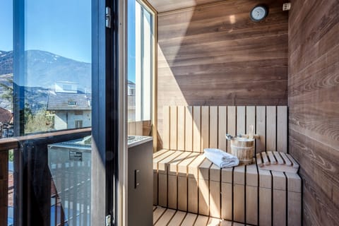 Suite mit Sauna | Hypo-allergenic bedding, Select Comfort beds, minibar, in-room safe