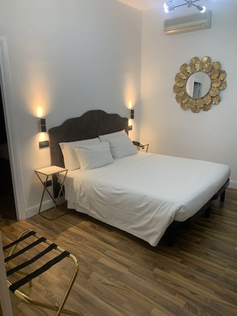 Minibar, in-room safe, desk, laptop workspace