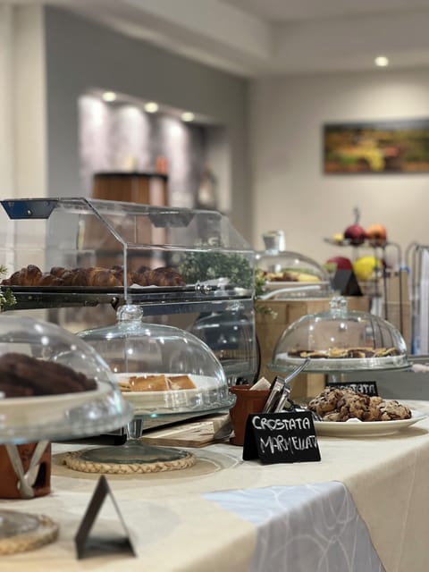 Daily buffet breakfast for a fee