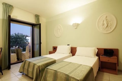 Double Room | In-room safe, individually decorated, desk, cribs/infant beds