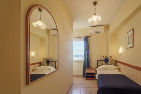 Standard Single Room | 1 bedroom, desk, bed sheets