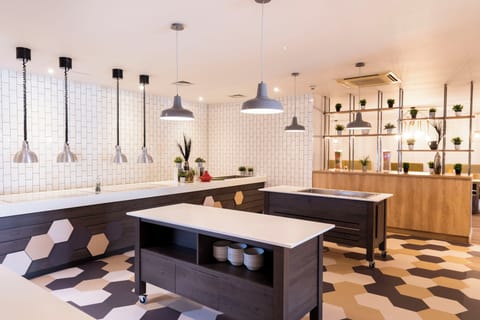 Breakfast, lunch, dinner served; international cuisine