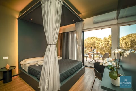 Superior Room, 1 Double Bed, Balcony, Sea Facing | Desk, free WiFi, bed sheets, wheelchair access