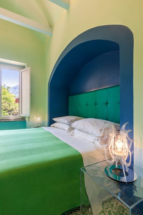 Double Room | Minibar, in-room safe, desk, laptop workspace