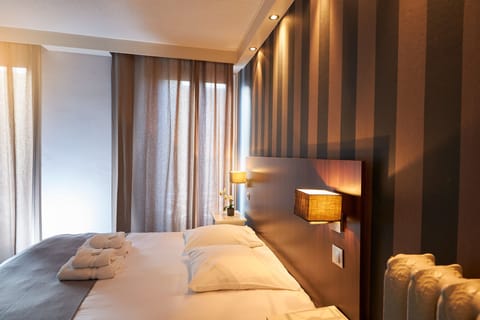 Quadruple Room | Desk, iron/ironing board, free cribs/infant beds, free WiFi