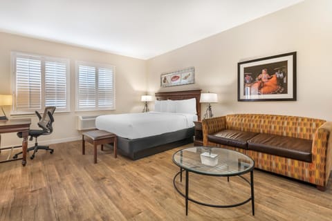 Room, 1 King Bed, Non Smoking, Jetted Tub (Larger Room) | Blackout drapes, iron/ironing board, cribs/infant beds, free WiFi