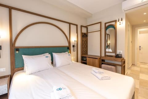 Double Interior | In-room safe, desk, soundproofing, iron/ironing board