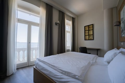 Deluxe Suite with Balcony and Sea View | Minibar, in-room safe, desk, free WiFi