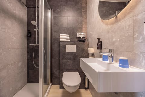 Double Room | Bathroom | Eco-friendly toiletries, towels