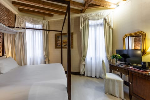 Deluxe Double Room (Four Poster Bed) | Pillowtop beds, minibar, in-room safe, desk