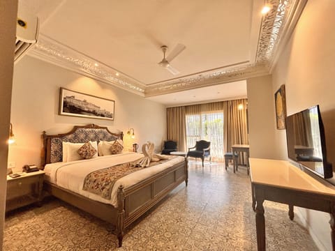 Select Comfort beds, minibar, in-room safe, individually decorated