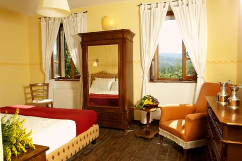 Superior Apartment, 2 Bedrooms, Kitchen, Garden View | Down comforters, in-room safe, desk, soundproofing