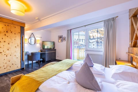 Comfort Double Room | 2 bedrooms, minibar, in-room safe, free WiFi