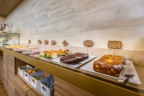 Daily buffet breakfast for a fee