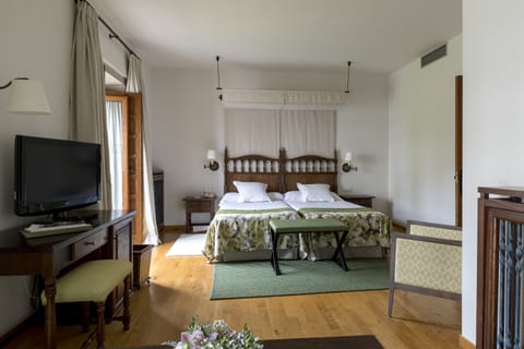 Superior Double Room, 1 Bedroom | Minibar, in-room safe, desk, free WiFi