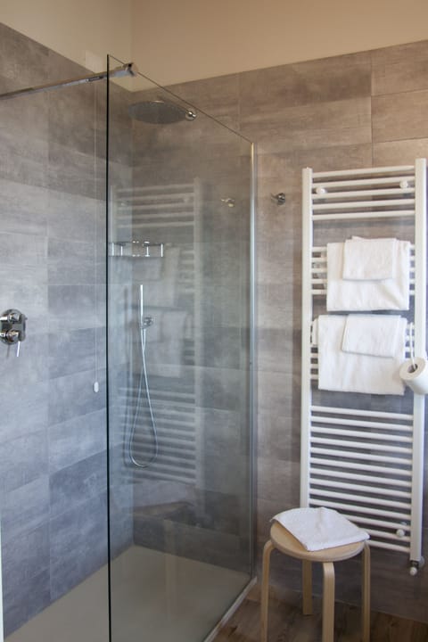 Superior Room | Bathroom | Shower, free toiletries, hair dryer, towels