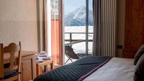 Comfort Double Room, Mountain View | Down comforters, minibar, in-room safe, desk