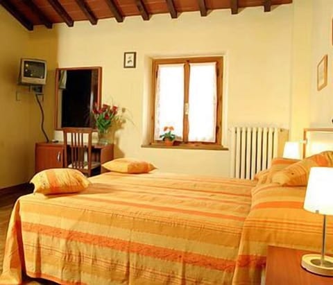 Double Room | Frette Italian sheets, desk, iron/ironing board, rollaway beds