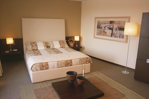 Select Comfort beds, minibar, in-room safe, soundproofing