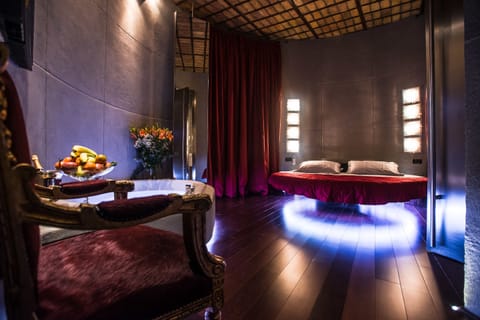 Honeymoon Suite | Egyptian cotton sheets, premium bedding, down comforters