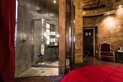 Honeymoon Suite | Egyptian cotton sheets, premium bedding, down comforters