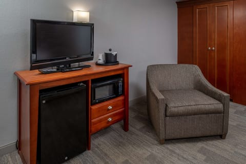 One king study sofabed ns | In-room safe, desk, iron/ironing board, free cribs/infant beds