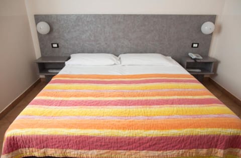 In-room safe, desk, laptop workspace, free WiFi