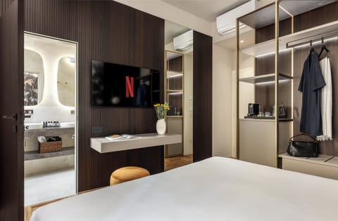 Camera Superior Deluxe con letto matrimoniale o 2 letti singoli. | Frette Italian sheets, premium bedding, minibar, in-room safe