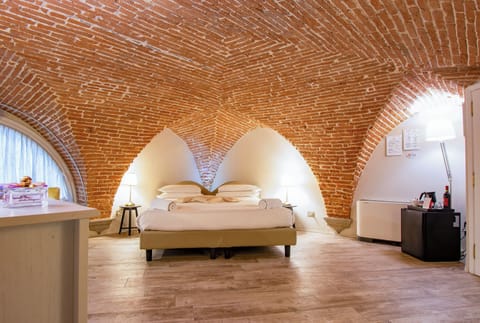 Suite | Premium bedding, down comforters, Select Comfort beds, minibar