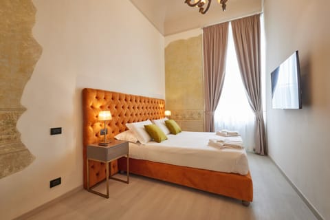 Superior Room | Down comforters, in-room safe, desk, soundproofing