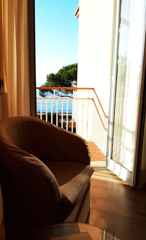 Comfort Double or Twin Room, Balcony | Desk, soundproofing, free WiFi, bed sheets